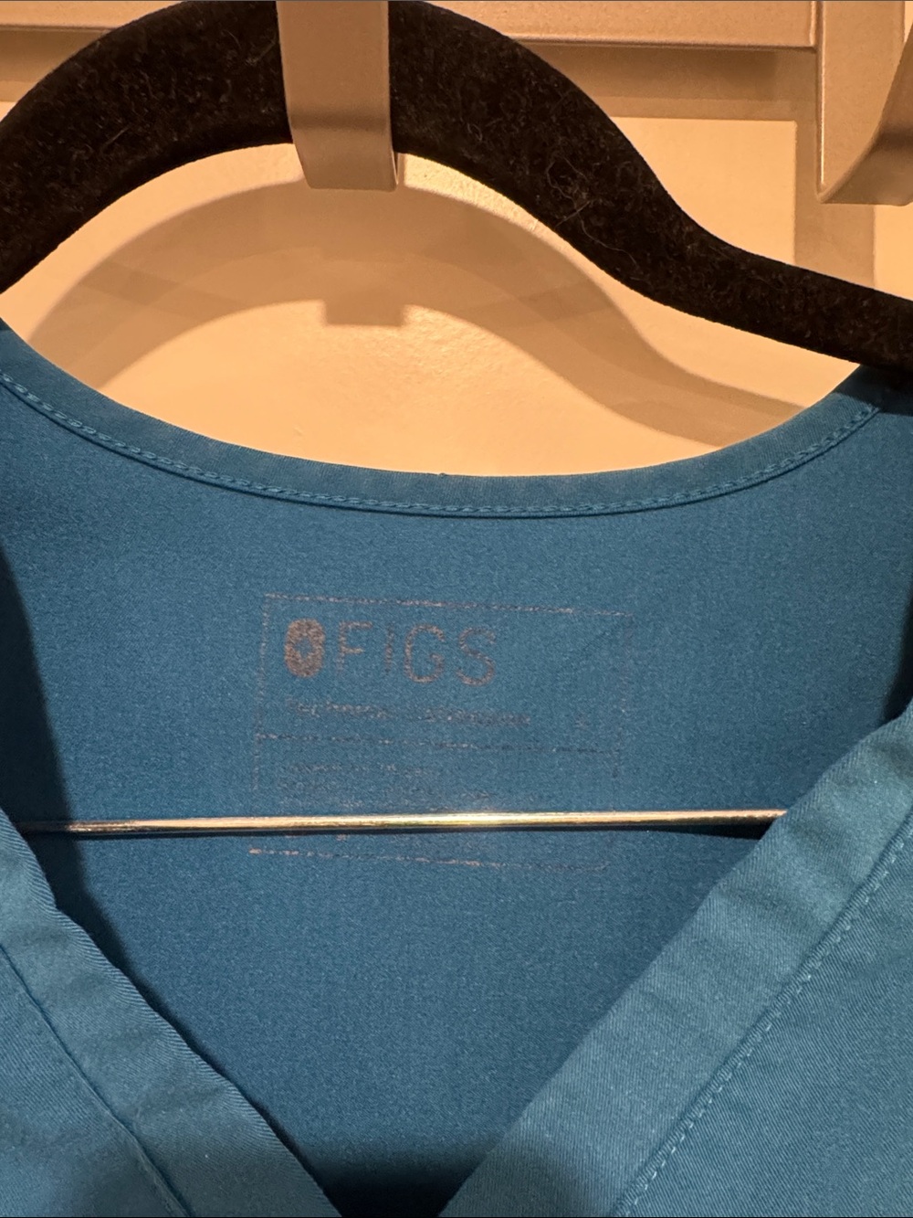 Figs Catarina One-Pocket Scrub Top - Picture 2 of 4